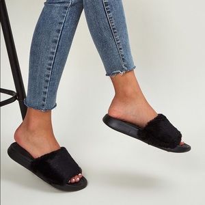 NWOT Faux Fur Slides